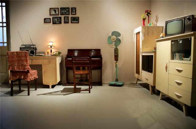 趣旅游@戴老上海礼帽自拍、闻50年前美加净肥皂香味……“五五购物节”来上海豫园“重回屋里厢”