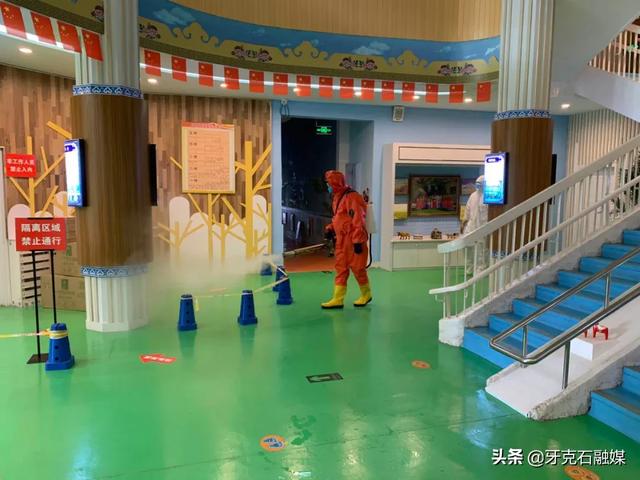 一家四口儿|中鹏公益消杀为幼儿园保驾护航