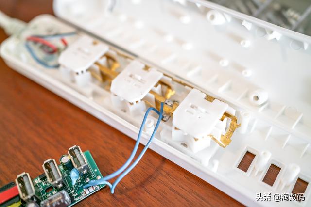 淘哥的廉价数码晒单：京东￥16.9元包邮的USB插座拆解简评