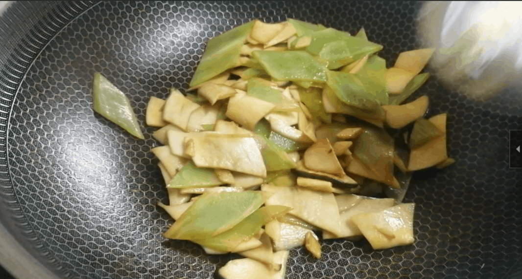 用杏鲍菇做一道清淡爽口的菜品，只需1样辅料，操作简单味道美