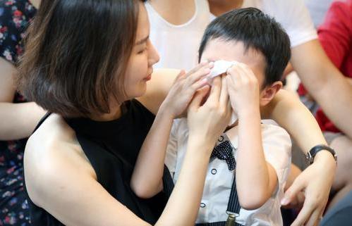 思念淡如水|“你把玩具给别人”，聪明的家长从不说这句，引导比命令更有效