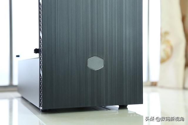 酷冷至尊智瞳MB400L侧透机箱助力旧平台轻松升级带光主机