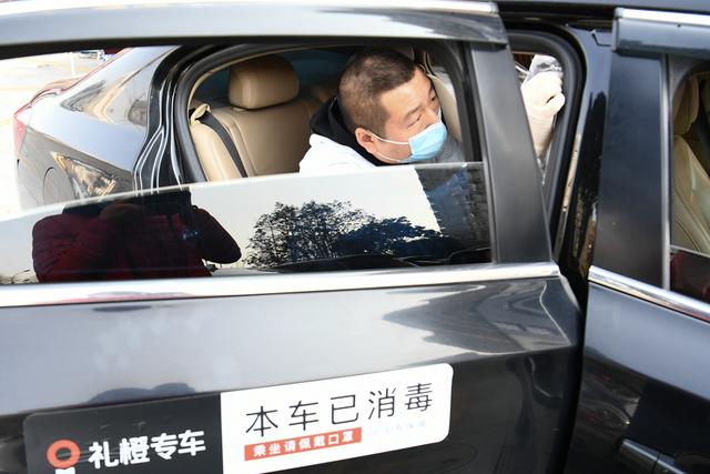 [环球网]独家：杭州滴滴出行为网约车安装防护膜