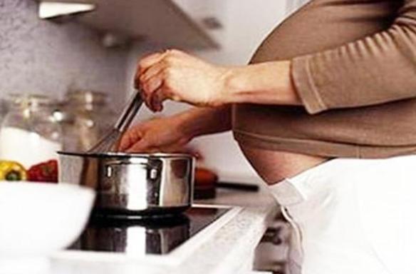 「超级宝妈」女性在怀孕后可以继续做家务吗？记住四种家务活，孕妈妈碰不得