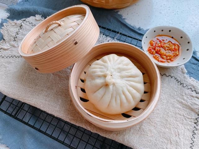 应季的冬笋馅包子，冬笋处理是重点，这样做的包子皮薄馅多还爆汁