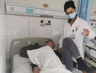 患者|六旬男子急性脑梗死，医务人员上演脑内“