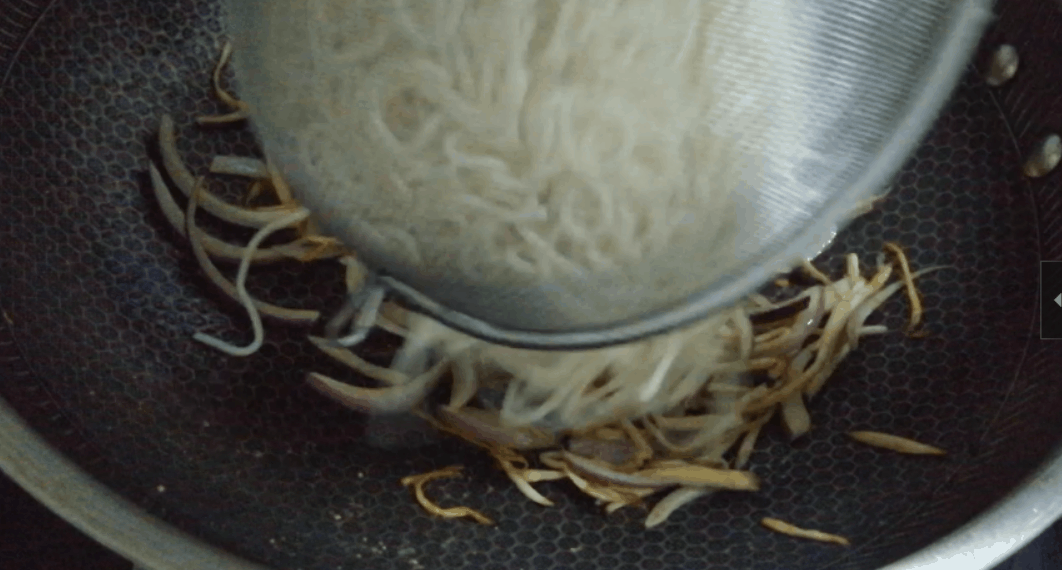 孜然炒面，家常的味道，温馨的味道！操作简单，推荐朋友们试试