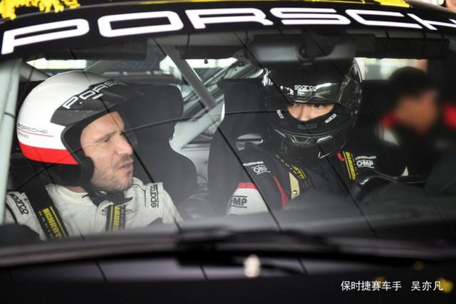 赛车手上线！吴亦凡解锁新身份 穿赛车服酷飒有型|fun娱乐