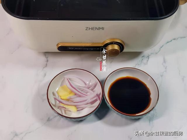 别总用五花肉焖白菜了，换这食材，咸鲜味美，简单又下饭