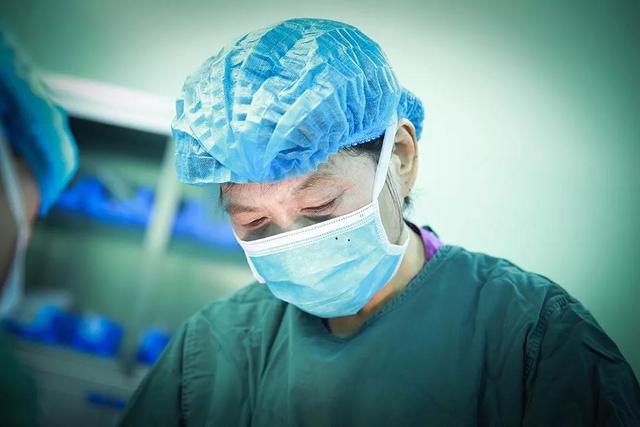 超级宝妈:陪产代表爱你?别信这种瞎话,27岁产妇逼迫老公陪产,1年后离婚