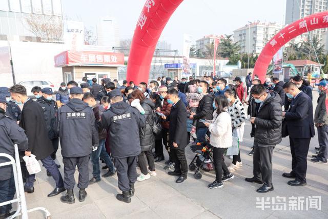 第十二届山东国际车展火爆开场 500余款车亮相赶紧来逛逛