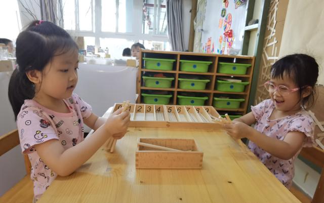 你的育儿经|看！南山区幼儿园门前全是口罩都遮不住的笑脸~
