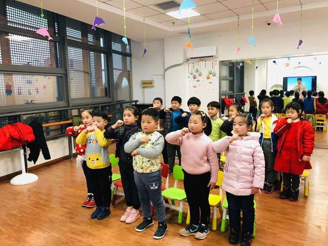 「你的育儿经」孩子在学校说方言被嘲笑，于老年人何干？传统文化的退化才是根源