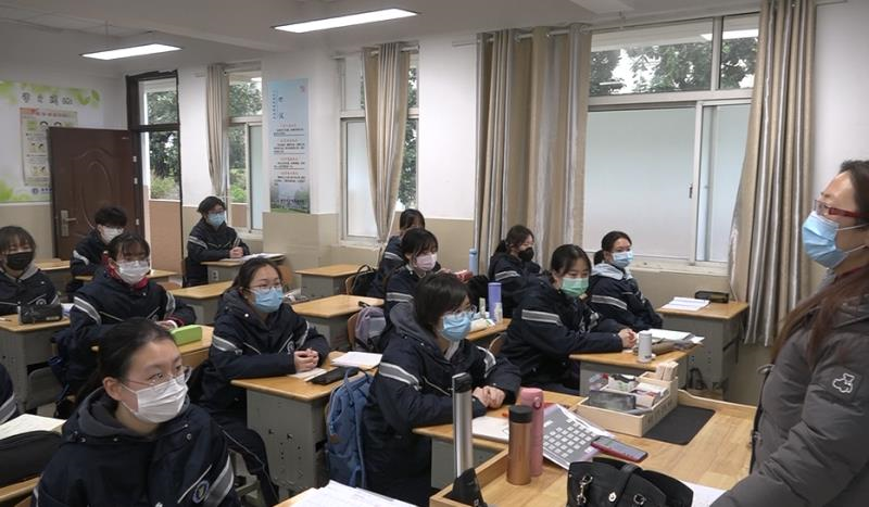 「暖先生格调」实拍！开学第一天，南京老师紧急通知！上课、吃饭是这样的……