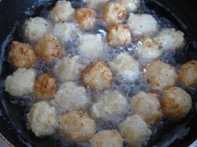 炸萝卜丸子，盐渍还是焯水？多加2样，丸子外酥里嫩，放凉不发硬