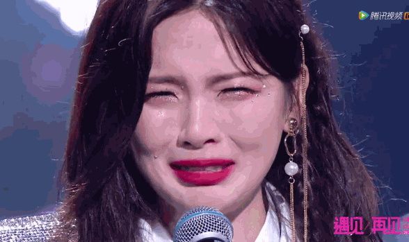 观察者网|火箭少女101解散，杨超越崩溃式告别乐坏网友