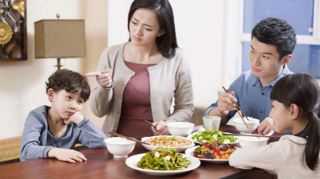 家有这几种坏习惯的爸爸，对家庭是一种消耗，很难培养优秀的孩子