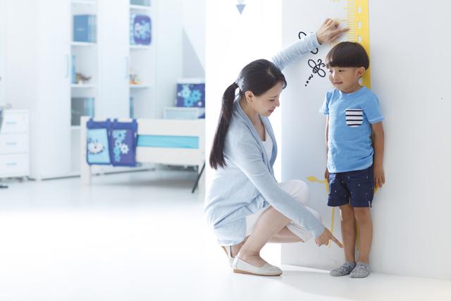 【你的育儿经】孩子注射生长激素就能长高？效果不好的原因有这些