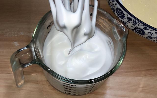 喜欢吃糯米粉的可以试试这样做，松软香甜，粘糯有嚼劲，太香了