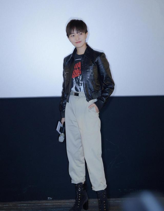 普拉达女王焦俊艳165身材真骨感,亮片连衣裙穿出高级感,配短发气场更强大