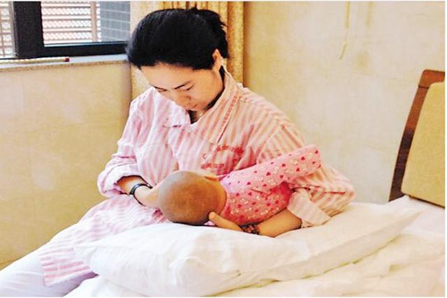 「超级宝妈」母乳放大1000倍是啥样？结果让妈妈们十分意外：不给娃早断奶好了