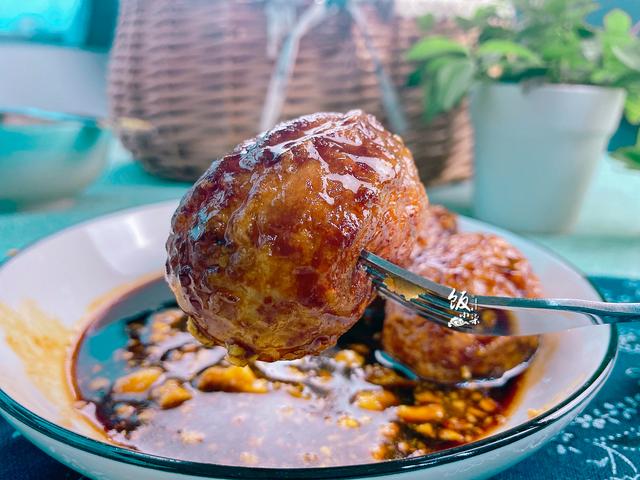 可乐可以烧鸡翅，也可以煮鸡蛋，这样做比茶叶蛋更香，更馋人