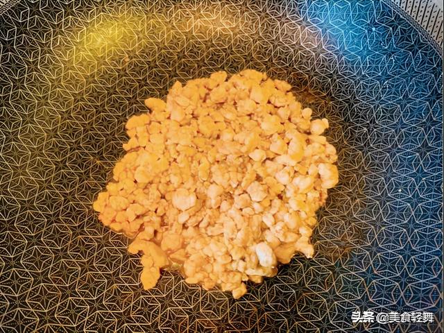 蒸饺子时，是开水蒸还是冷水蒸？别弄错，不然又粘又烂，还难吃