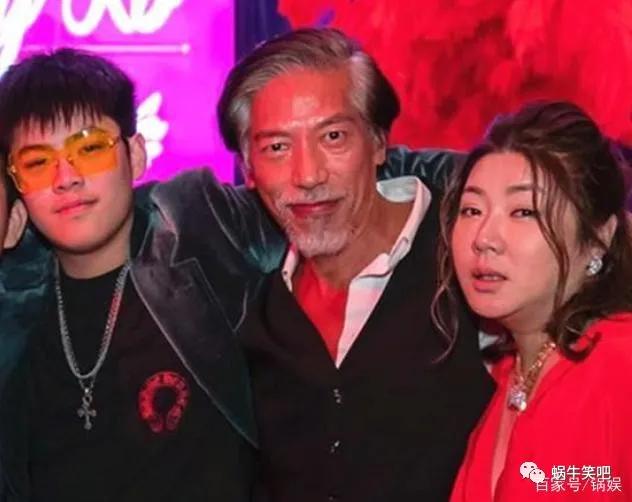 鹿畔阳光|56岁张耀扬须发皆白，再无乌鸦哥帅气形象，眼神犀利霸气依旧