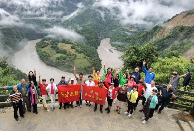 超燃！37人，10辆车，62天......杭州有群热血老人，自驾走遍半个中国