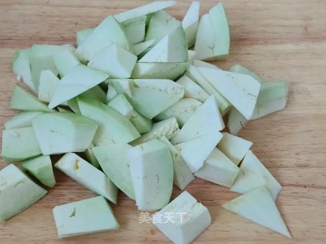 家常版地三鲜教程来了！茄子软糯，土豆粉面，蒜香浓郁超下饭