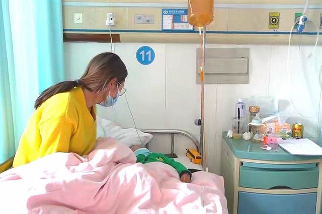 [超级宝妈]半粒花生米卡喉咙30个小时，一岁九个月男童死里逃生