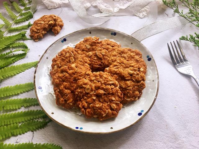 儿子爱吃的红糖燕麦饼，营养又健康，做早餐太合适了