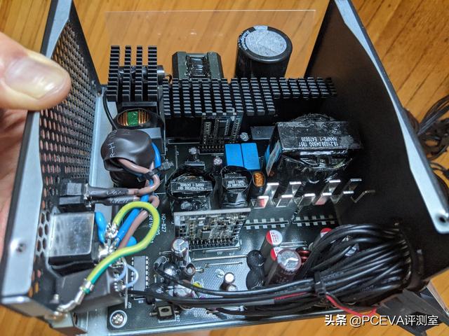 实探英特尔ATX12VO供电新规变化：线缆细了、电源空了