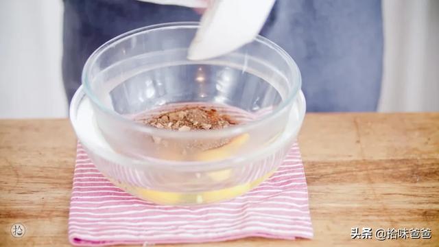 「你的育儿经」大人孩子都爱吃这道美味糕点，香甜柔软怎么吃都不腻！