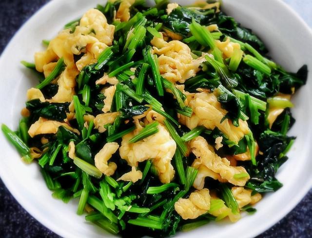 冬天，要多吃蔬菜，3块钱一斤，维C含量高，女人多吃养生滋补