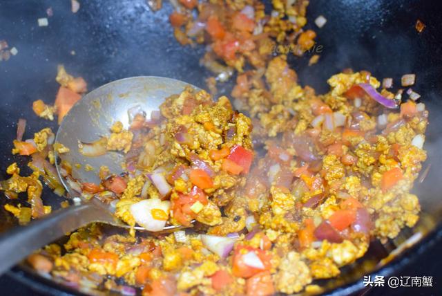 下班回家进厨房，炒一碗肉酱，吃两种面条，比叫外卖还快