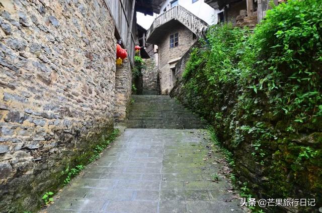 玩乐足迹■贵州深山有个寨子，房子用石头和木头建成，入选了中国传统村落