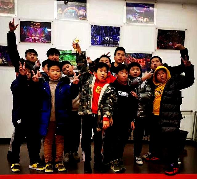 福清侨乡街舞团《冲浪》惊艳央视《看我72变》舞台|影视交流地