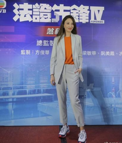 原味哆啦|郑希怡为参加《乘风破浪》减重40斤，看到她的腿后，杨幂都要自卑