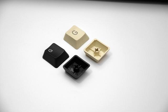 樱桃轴、加厚PBT键帽，雷柏的第一款60%机械键盘没让我失望