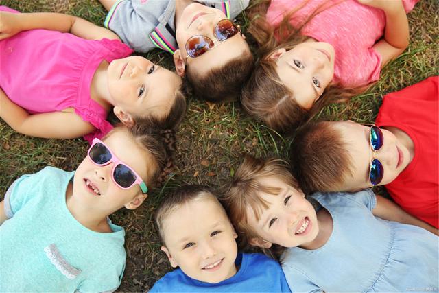 34岁宝妈生娃“上瘾”，13年连生7娃：不想浪费老公好基因