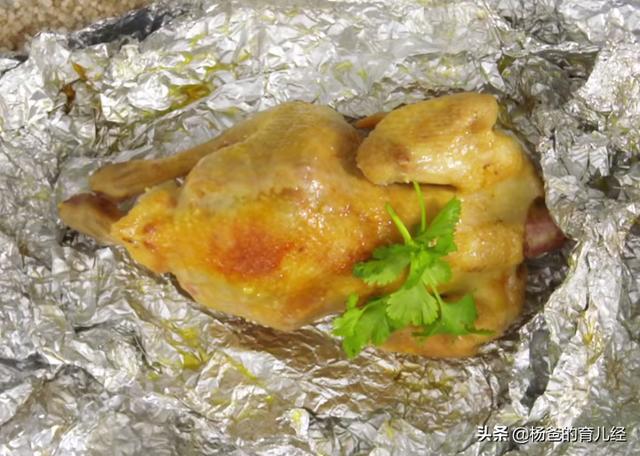 盐焗鸡这样做还是第一次见，软嫩营养，鲜香味美，家中孩子特爱吃