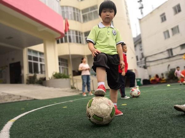 乖小孩|迎江区墨子巷幼儿园沿江分部:启蒙足球,播种未来