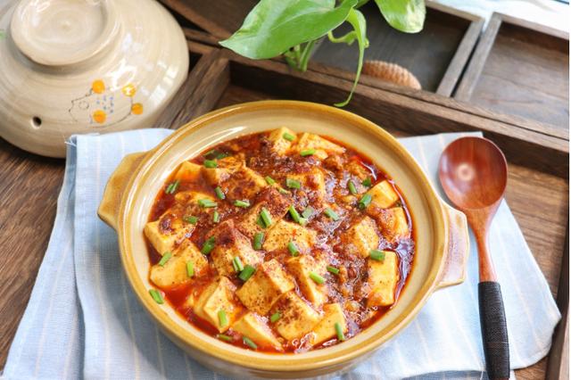 麻婆豆腐在家这么做，麻辣鲜香，不愧为下饭界“扛把子”