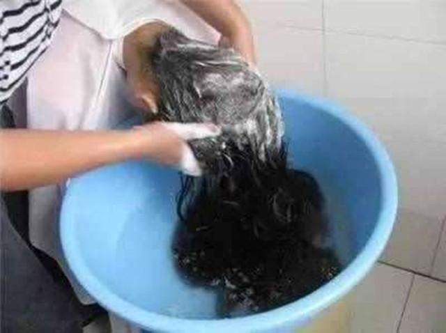 一个小心愿|孕期留长发会跟胎儿“抢营养”？并无科学道理，孕妇不必跟风剪发