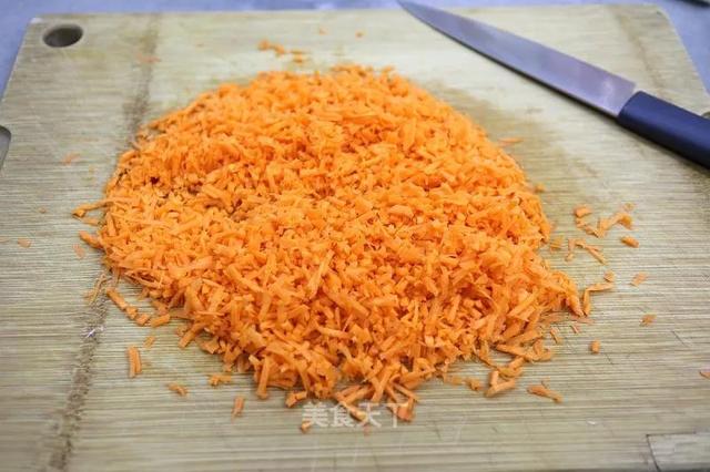 胡萝卜这样做，香嫩可口，好吃又好看！再也不怕熊孩子挑食了