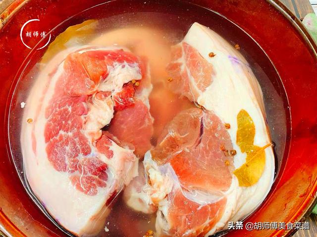 腌腊肉时，只加盐腌是错的！牢记4要点，腊肉香味浓郁，久放不坏