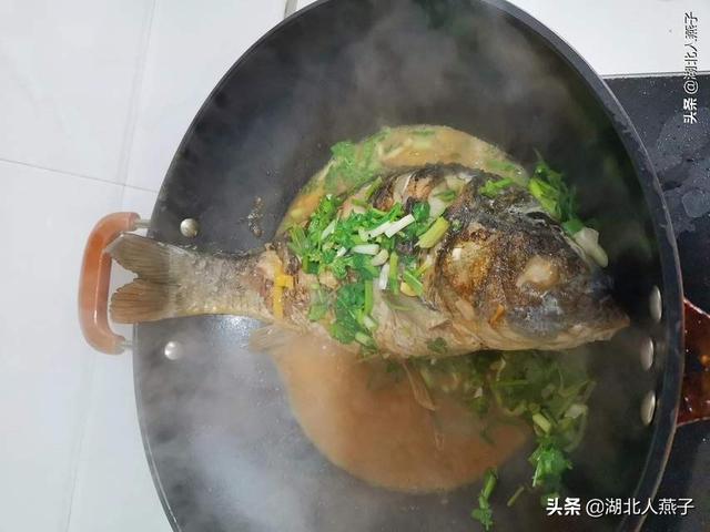 不管煎什么鱼，只要记住这两点，鱼不粘锅不破皮，又酥又香
