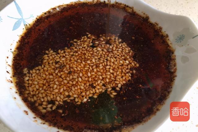 大厨分享清蒸茼蒿的技巧，清脆碧绿不变色，不粘不坨不出水