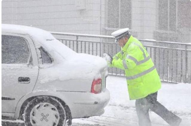 买了新能源汽车，东北车主叫苦连连，80公里都跑不到